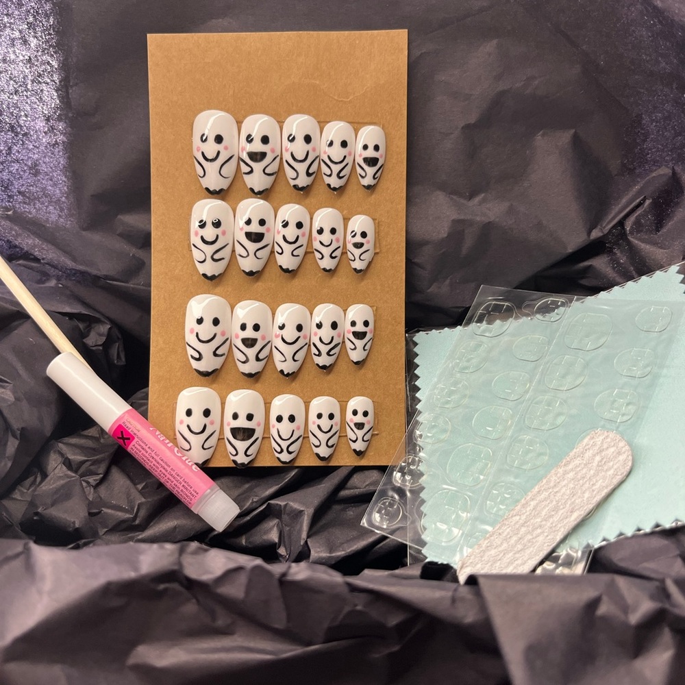 Cute ghost press on nails